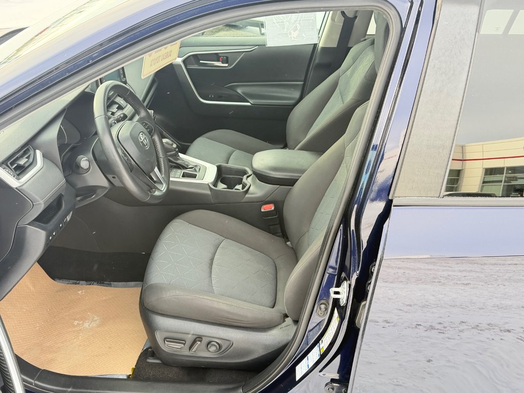 Toyota RAV4 XLE AWD / LE MOINS CHER AU QUÉBEC / T' ATTENDS QUOI ??? / 2020 à Thetford Mines, Québec - 32 - w1024h768px