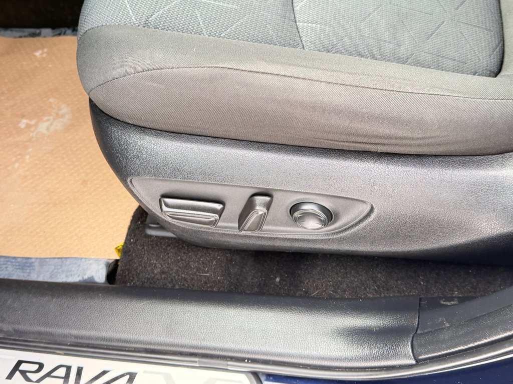 Toyota RAV4 XLE AWD / LE MOINS CHER AU QUÉBEC / T' ATTENDS QUOI ??? / 2020 à Thetford Mines, Québec - 35 - w1024h768px
