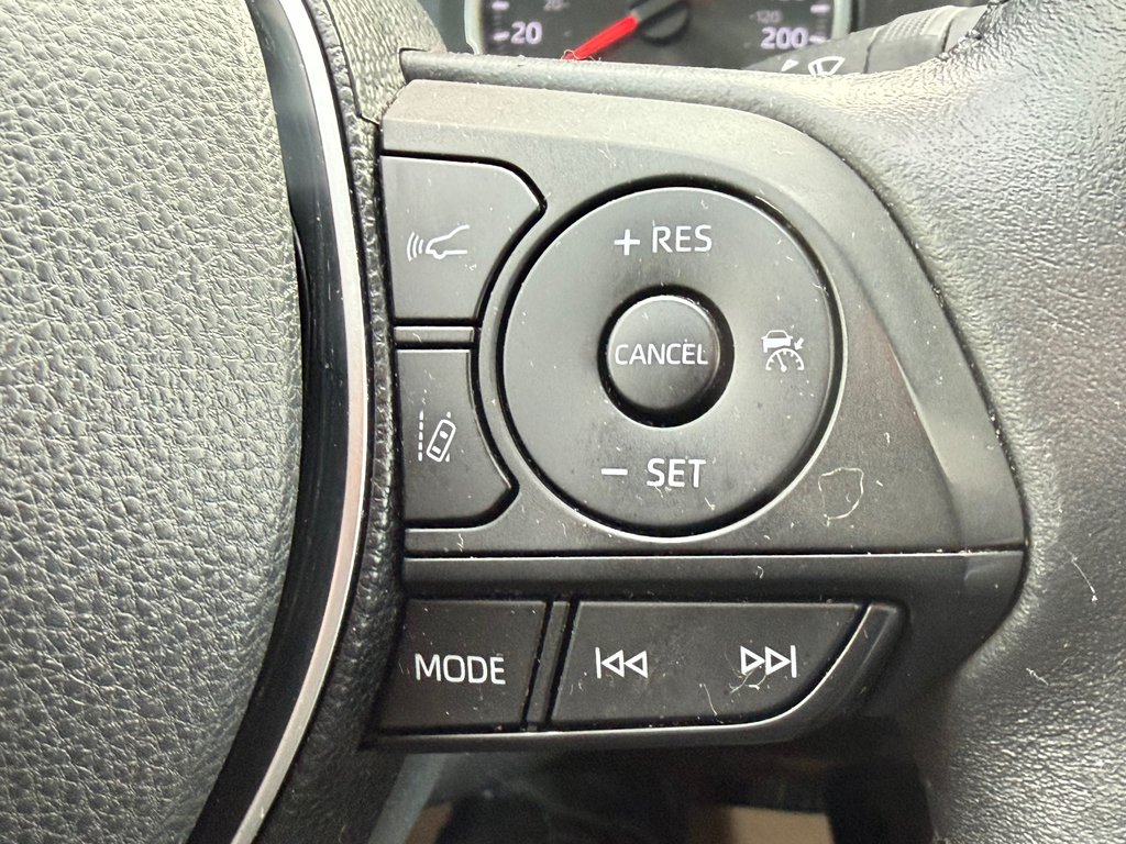 Toyota RAV4 XLE AWD / LE MOINS CHER AU QUÉBEC / T' ATTENDS QUOI ??? / 2020 à Thetford Mines, Québec - 42 - w1024h768px