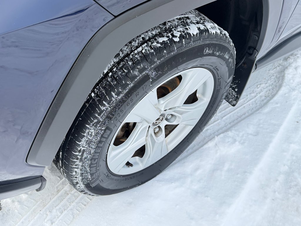 Toyota RAV4 XLE AWD / LE MOINS CHER AU QUÉBEC / T' ATTENDS QUOI ??? / 2020 à Thetford Mines, Québec - 14 - w1024h768px