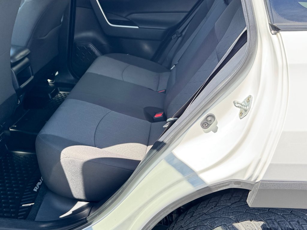 2021 Toyota RAV4 LE AWD / 1 SEUL PROPRIÉTAIRE / FIABILITÉ / in Thetford Mines, Quebec - 52 - w1024h768px