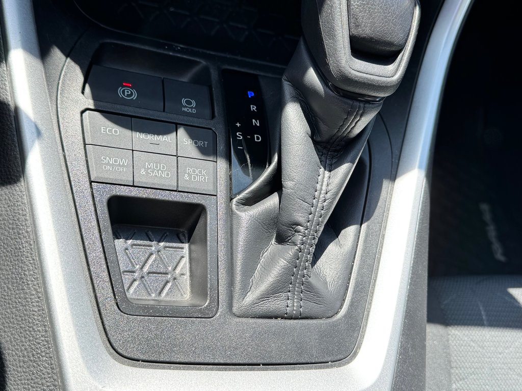 2021 Toyota RAV4 LE AWD / 1 SEUL PROPRIÉTAIRE / FIABILITÉ / in Thetford Mines, Quebec - 43 - w1024h768px