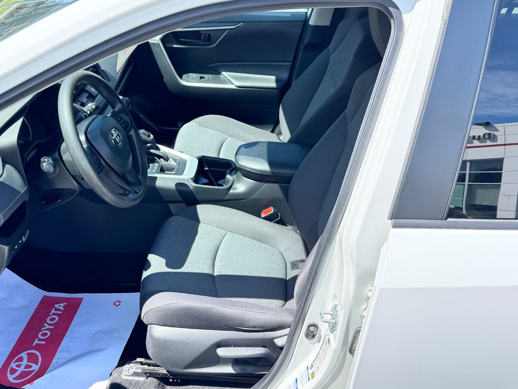 2021 Toyota RAV4 LE AWD / 1 SEUL PROPRIÉTAIRE / FIABILITÉ / in Thetford Mines, Quebec - 28 - w1024h768px