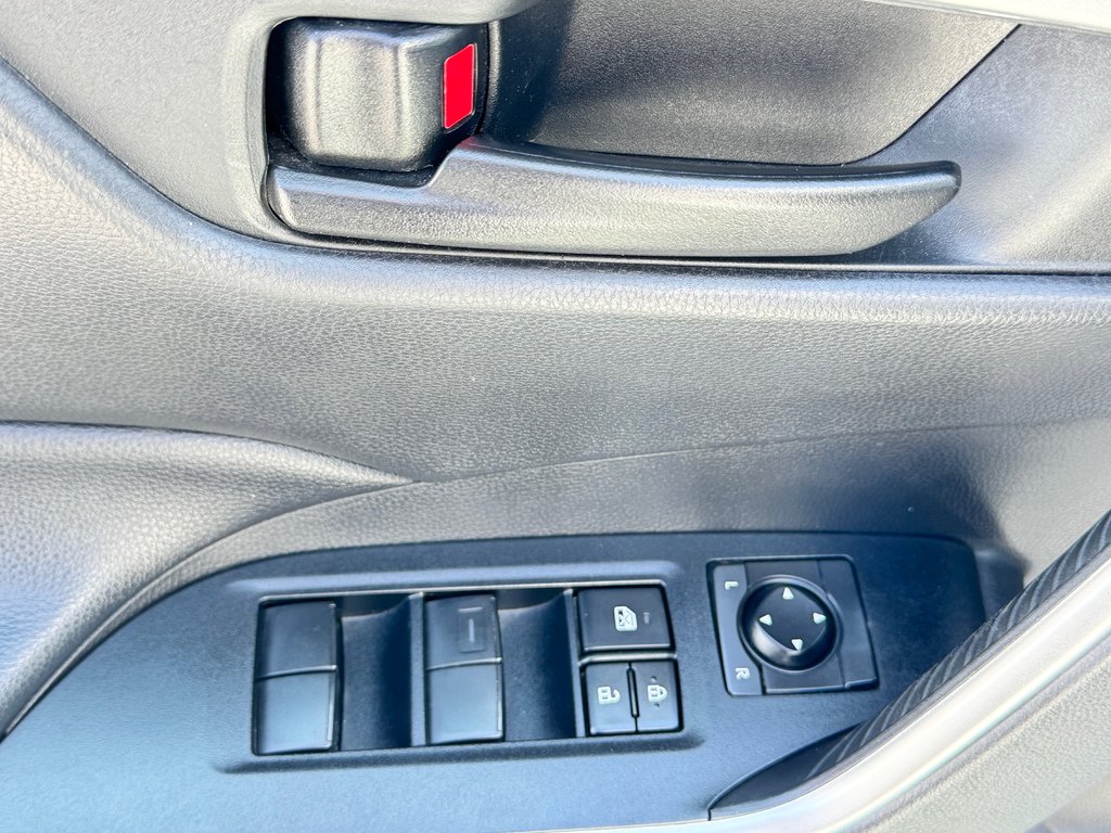 2021 Toyota RAV4 LE AWD / 1 SEUL PROPRIÉTAIRE / FIABILITÉ / in Thetford Mines, Quebec - 27 - w1024h768px