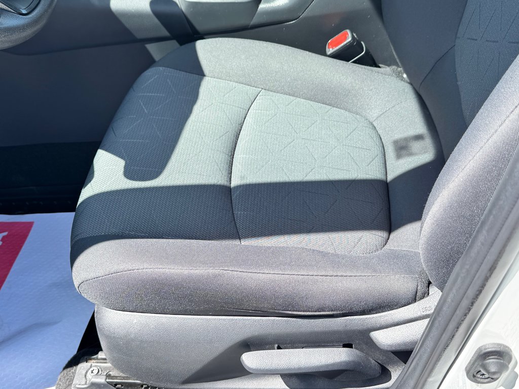 2021 Toyota RAV4 LE AWD / 1 SEUL PROPRIÉTAIRE / FIABILITÉ / in Thetford Mines, Quebec - 30 - w1024h768px