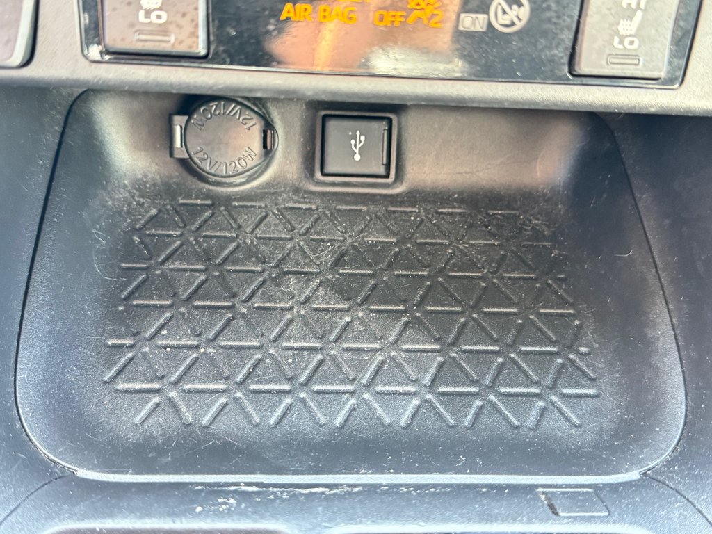 2021 Toyota RAV4 LE AWD / 1 SEUL PROPRIÉTAIRE / FIABILITÉ / in Thetford Mines, Quebec - 42 - w1024h768px