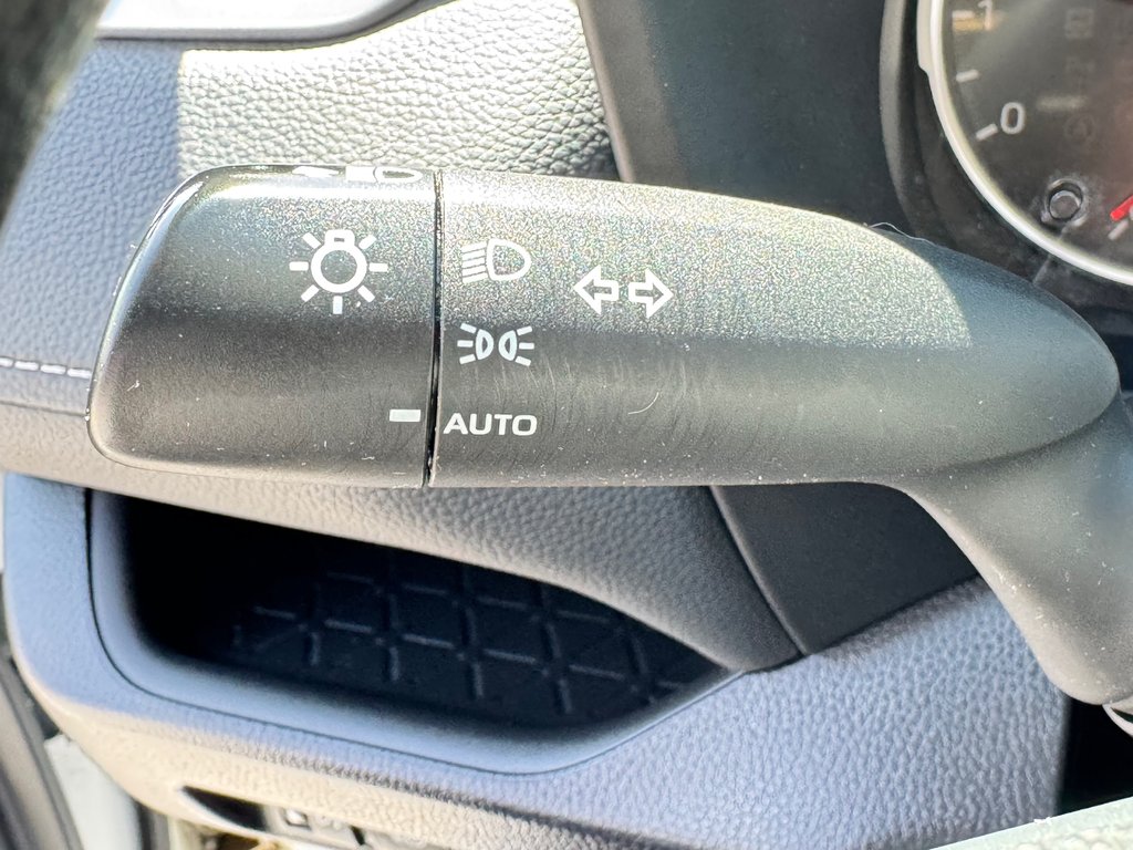 2021 Toyota RAV4 LE AWD / 1 SEUL PROPRIÉTAIRE / FIABILITÉ / in Thetford Mines, Quebec - 35 - w1024h768px