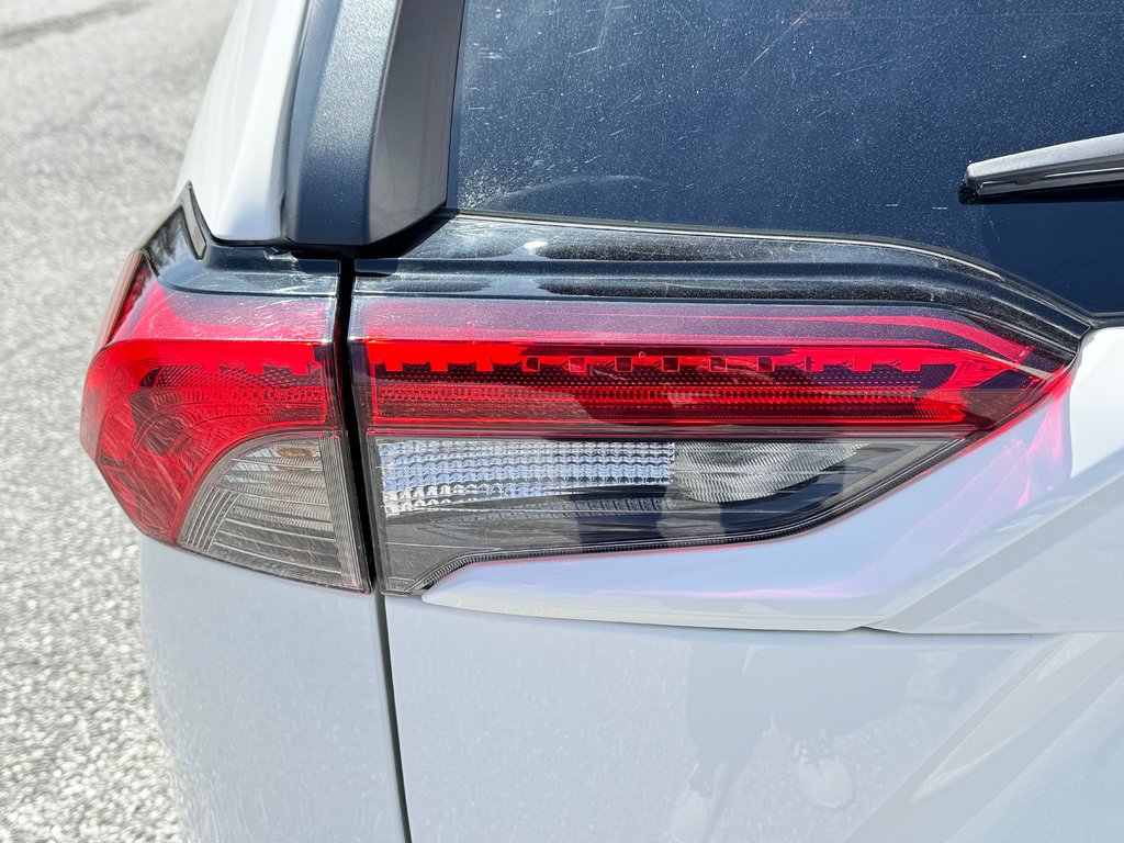 2021 Toyota RAV4 LE AWD / 1 SEUL PROPRIÉTAIRE / FIABILITÉ / in Thetford Mines, Quebec - 22 - w1024h768px