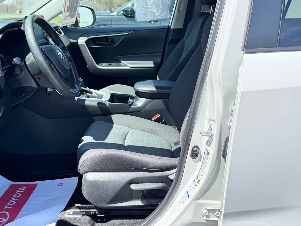 2021 Toyota RAV4 LE AWD / 1 SEUL PROPRIÉTAIRE / FIABILITÉ / in Thetford Mines, Quebec - 29 - w1024h768px
