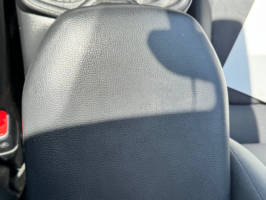 2021 Toyota RAV4 LE AWD / 1 SEUL PROPRIÉTAIRE / FIABILITÉ / in Thetford Mines, Quebec - 46 - w1024h768px