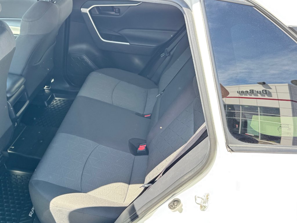 2021 Toyota RAV4 LE AWD / 1 SEUL PROPRIÉTAIRE / FIABILITÉ / in Thetford Mines, Quebec - 51 - w1024h768px