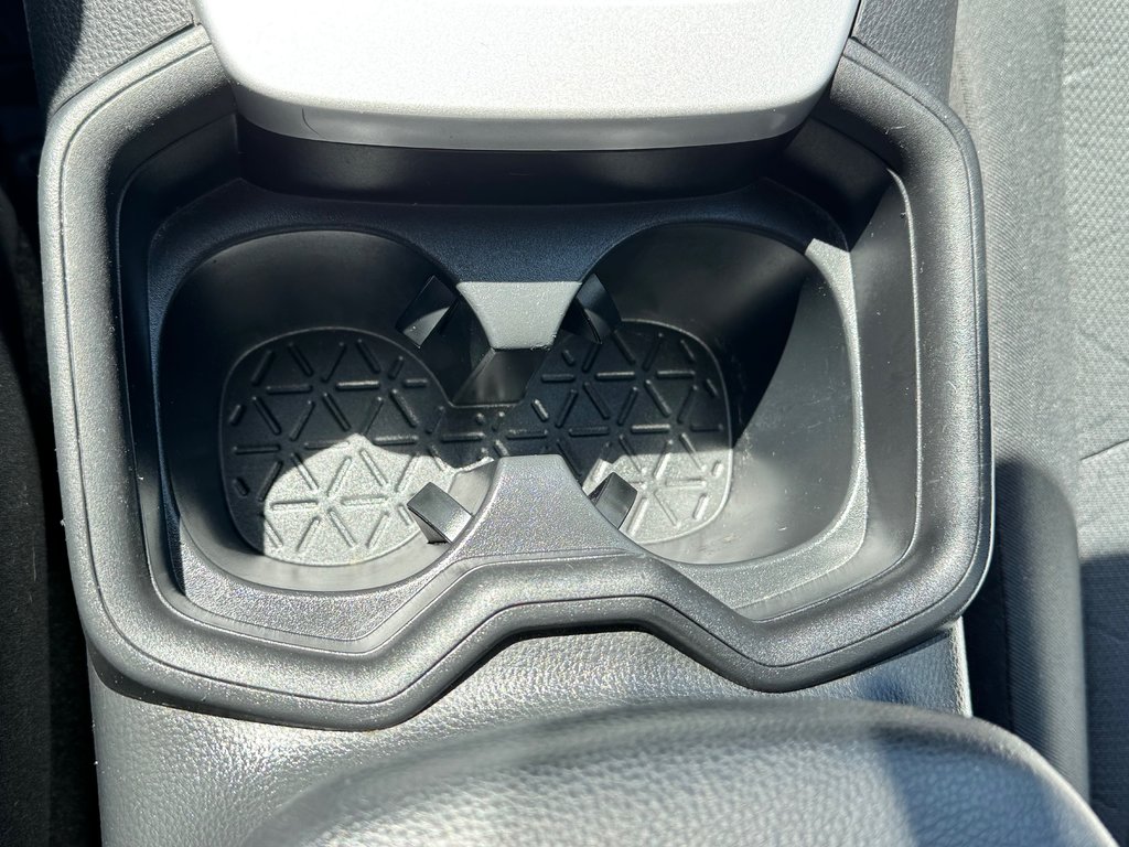 2021 Toyota RAV4 LE AWD / 1 SEUL PROPRIÉTAIRE / FIABILITÉ / in Thetford Mines, Quebec - 45 - w1024h768px