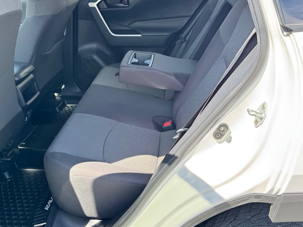 2021 Toyota RAV4 LE AWD / 1 SEUL PROPRIÉTAIRE / FIABILITÉ / in Thetford Mines, Quebec - 53 - w1024h768px