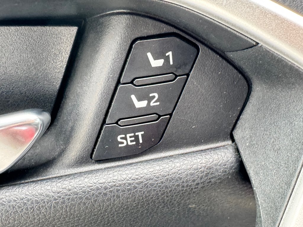 Toyota RAV4 HYBRIDE LIMITED AWD / TRÈS BAS KILOS / WOW !!! / 2021 à Thetford Mines, Québec - 31 - w1024h768px