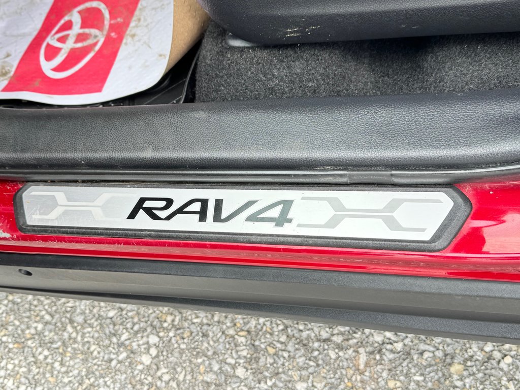 Toyota RAV4 HYBRIDE LIMITED AWD / TRÈS BAS KILOS / WOW !!! / 2021 à Thetford Mines, Québec - 34 - w1024h768px
