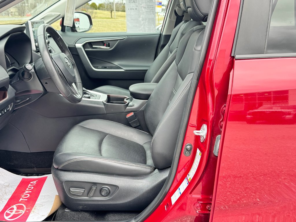 Toyota RAV4 HYBRIDE LIMITED AWD / TRÈS BAS KILOS / WOW !!! / 2021 à Thetford Mines, Québec - 33 - w1024h768px