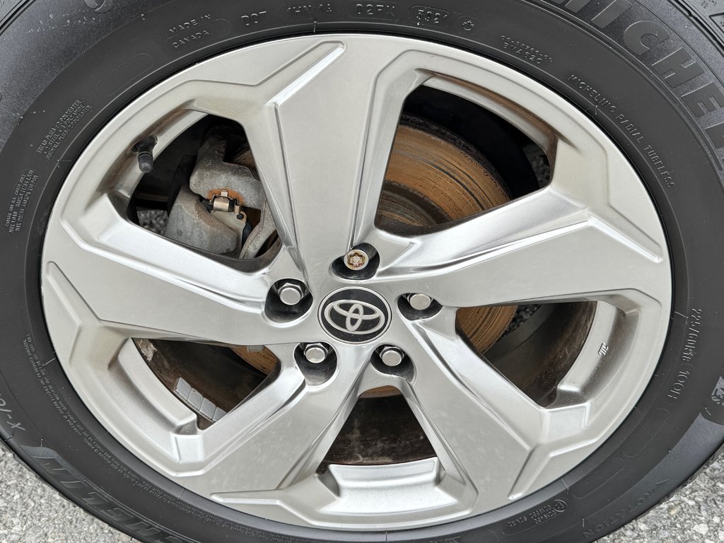 Toyota RAV4 HYBRIDE LIMITED AWD / TRÈS BAS KILOS / WOW !!! / 2021 à Thetford Mines, Québec - 15 - w1024h768px
