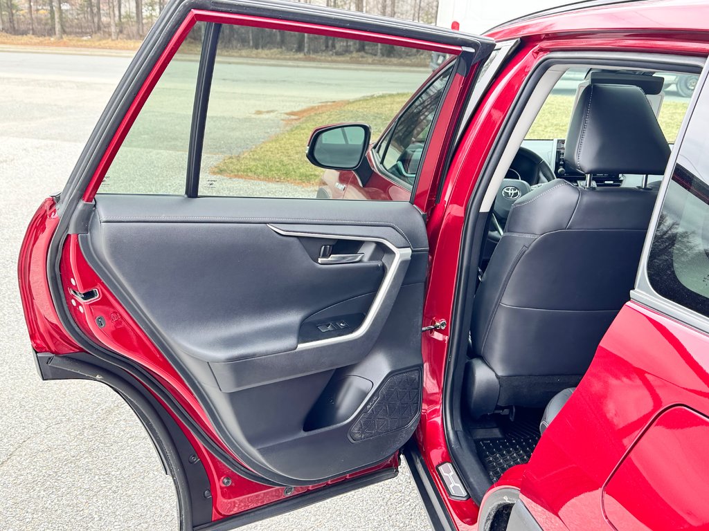 Toyota RAV4 HYBRIDE LIMITED AWD / TRÈS BAS KILOS / WOW !!! / 2021 à Thetford Mines, Québec - 66 - w1024h768px