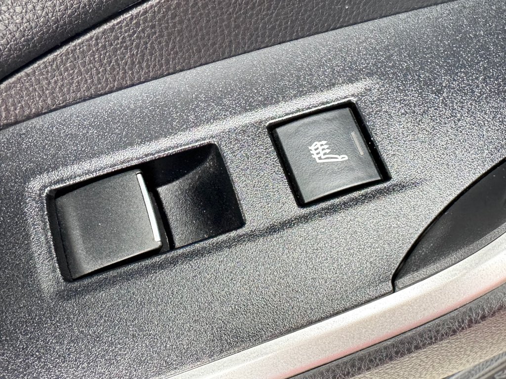 Toyota RAV4 HYBRIDE LIMITED AWD / TRÈS BAS KILOS / WOW !!! / 2021 à Thetford Mines, Québec - 67 - w1024h768px