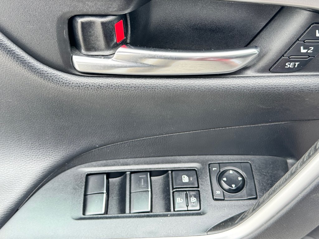 Toyota RAV4 HYBRIDE LIMITED AWD / TRÈS BAS KILOS / WOW !!! / 2021 à Thetford Mines, Québec - 30 - w1024h768px