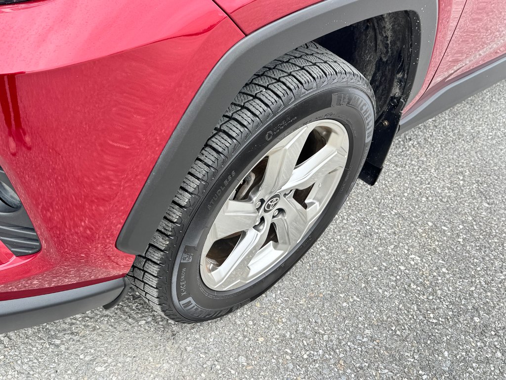 Toyota RAV4 HYBRIDE LIMITED AWD / TRÈS BAS KILOS / WOW !!! / 2021 à Thetford Mines, Québec - 14 - w1024h768px