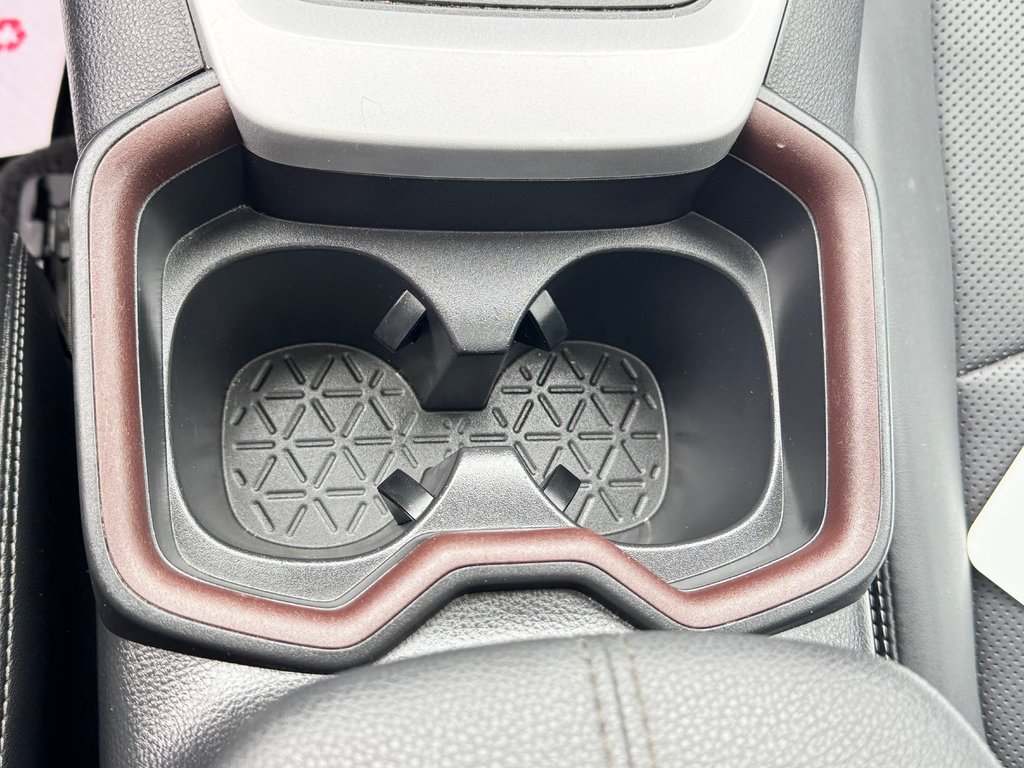 Toyota RAV4 HYBRIDE LIMITED AWD / TRÈS BAS KILOS / WOW !!! / 2021 à Thetford Mines, Québec - 53 - w1024h768px