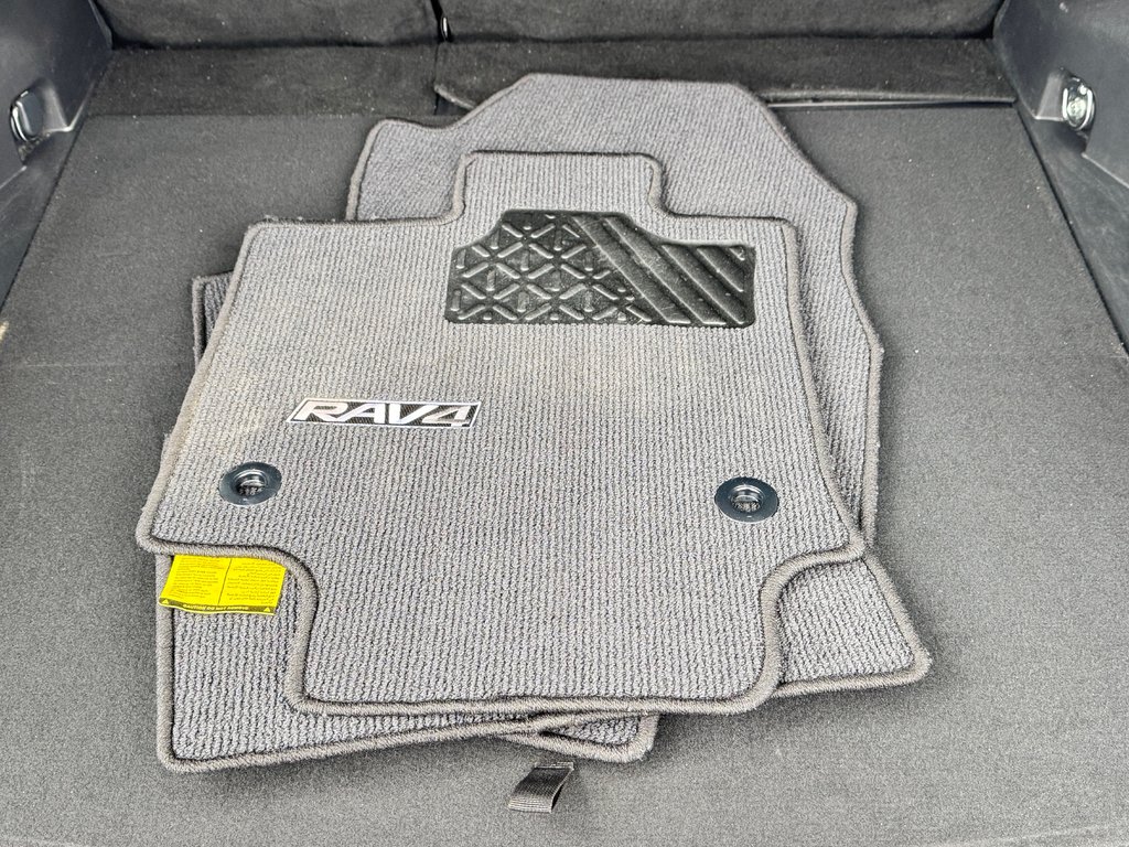 Toyota RAV4 HYBRIDE LIMITED AWD / TRÈS BAS KILOS / WOW !!! / 2021 à Thetford Mines, Québec - 69 - w1024h768px