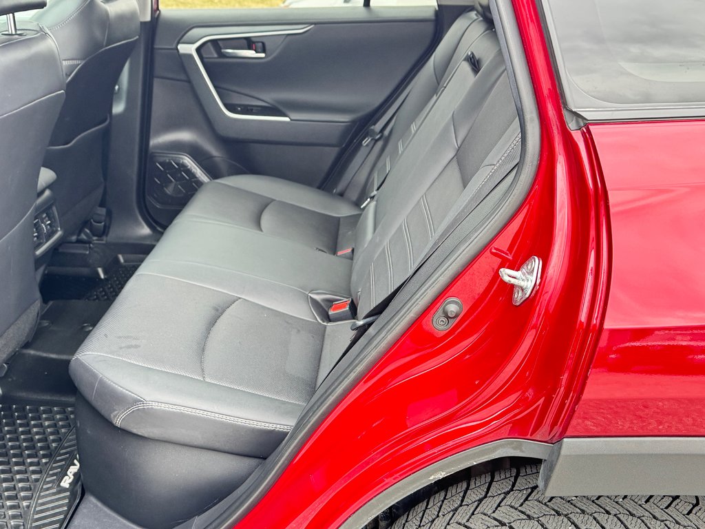 Toyota RAV4 HYBRIDE LIMITED AWD / TRÈS BAS KILOS / WOW !!! / 2021 à Thetford Mines, Québec - 63 - w1024h768px