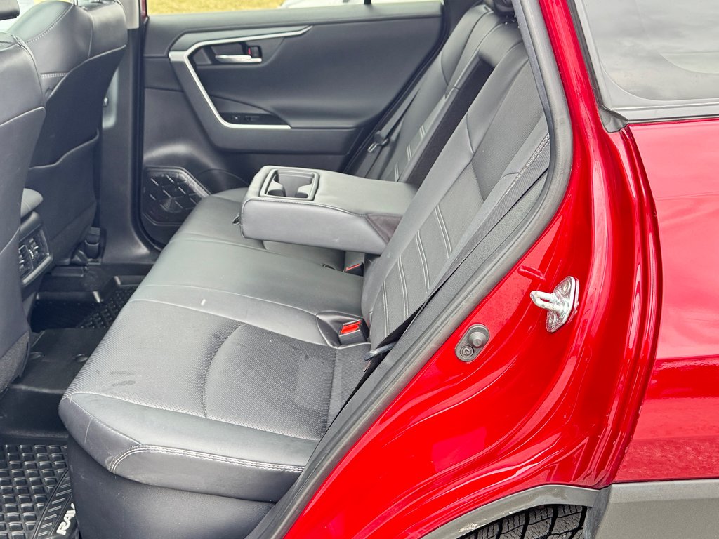 Toyota RAV4 HYBRIDE LIMITED AWD / TRÈS BAS KILOS / WOW !!! / 2021 à Thetford Mines, Québec - 64 - w1024h768px