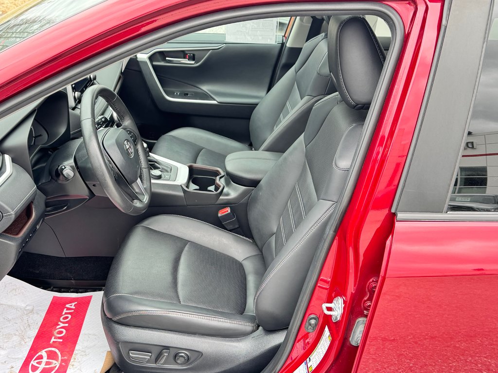 Toyota RAV4 HYBRIDE LIMITED AWD / TRÈS BAS KILOS / WOW !!! / 2021 à Thetford Mines, Québec - 32 - w1024h768px