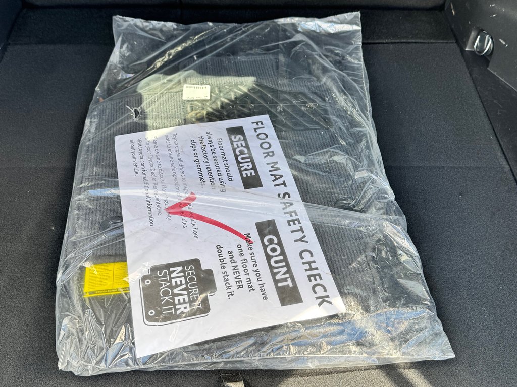 Toyota RAV4 LE AWD / INSPECTÉ / CERTIFIÉ / 1 SEUL PROPRIÉTAIRE 2021 à Thetford Mines, Québec - 55 - w1024h768px