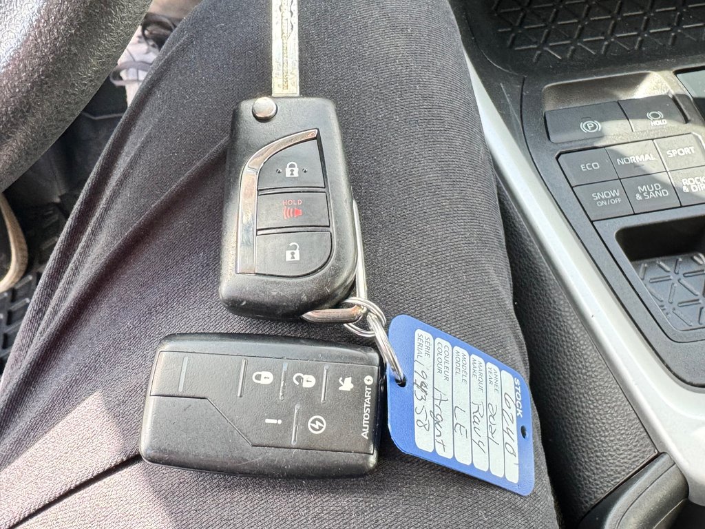 Toyota RAV4 LE AWD / INSPECTÉ / CERTIFIÉ / 1 SEUL PROPRIÉTAIRE 2021 à Thetford Mines, Québec - 50 - w1024h768px