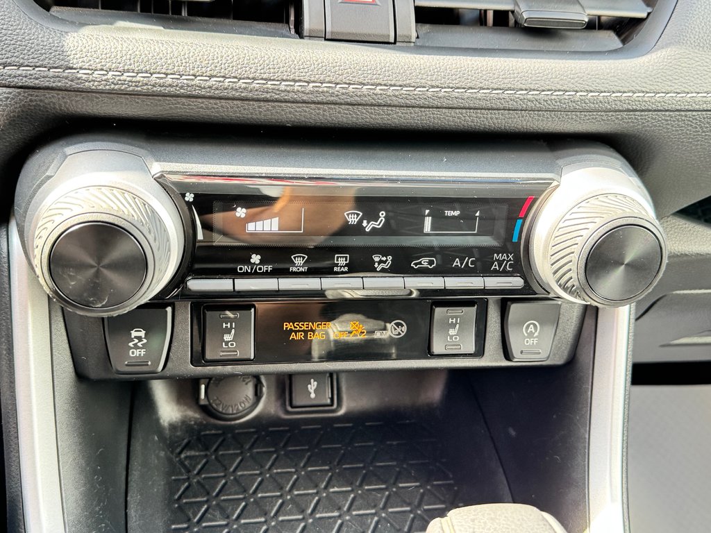 Toyota RAV4 LE AWD / INSPECTÉ / CERTIFIÉ / 1 SEUL PROPRIÉTAIRE 2021 à Thetford Mines, Québec - 40 - w1024h768px