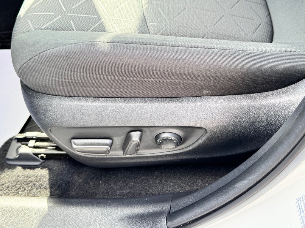 Toyota RAV4 XLE AWD / BAS KILOS / FIABILITÉ LÉGENDAIRE / 2021 à Thetford Mines, Québec - 32 - w1024h768px