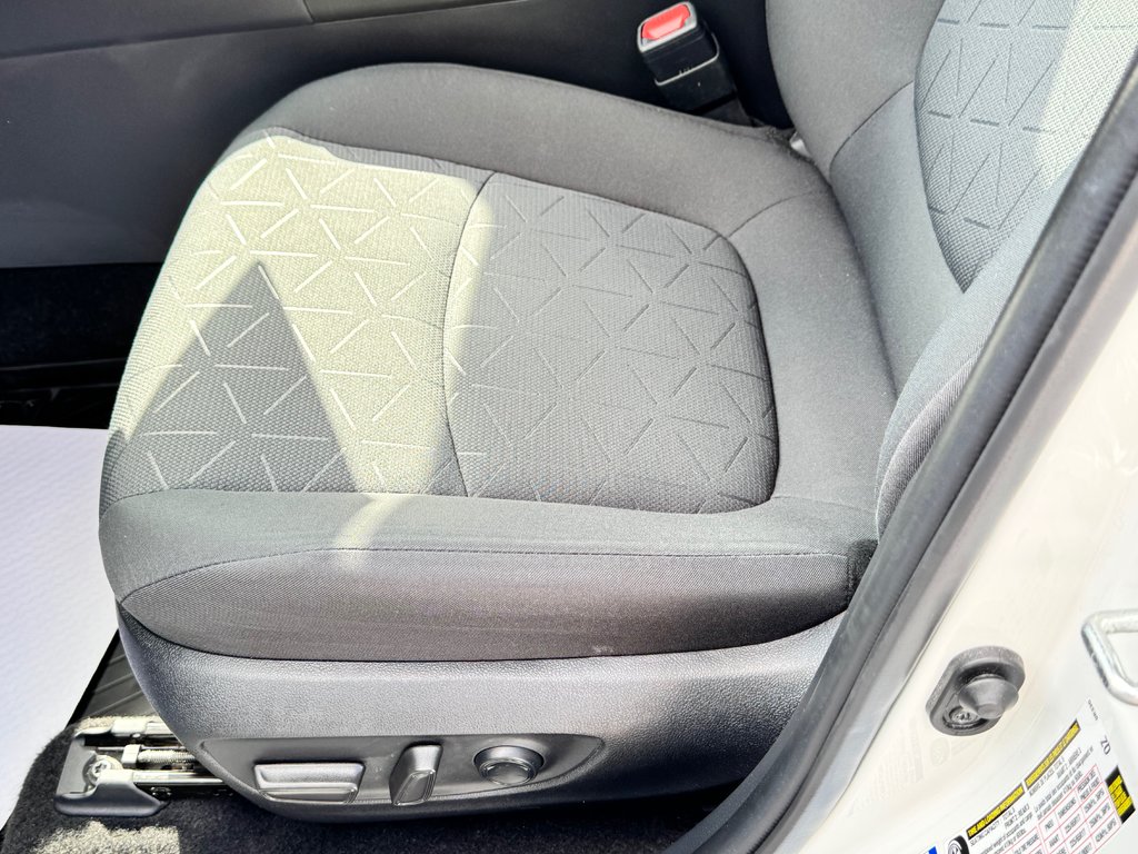 Toyota RAV4 XLE AWD / BAS KILOS / FIABILITÉ LÉGENDAIRE / 2021 à Thetford Mines, Québec - 33 - w1024h768px