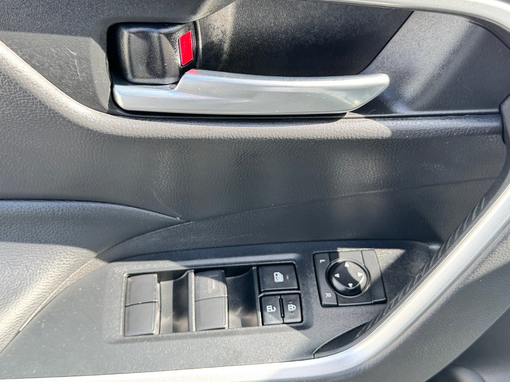 Toyota RAV4 XLE AWD / BAS KILOS / FIABILITÉ LÉGENDAIRE / 2021 à Thetford Mines, Québec - 28 - w1024h768px