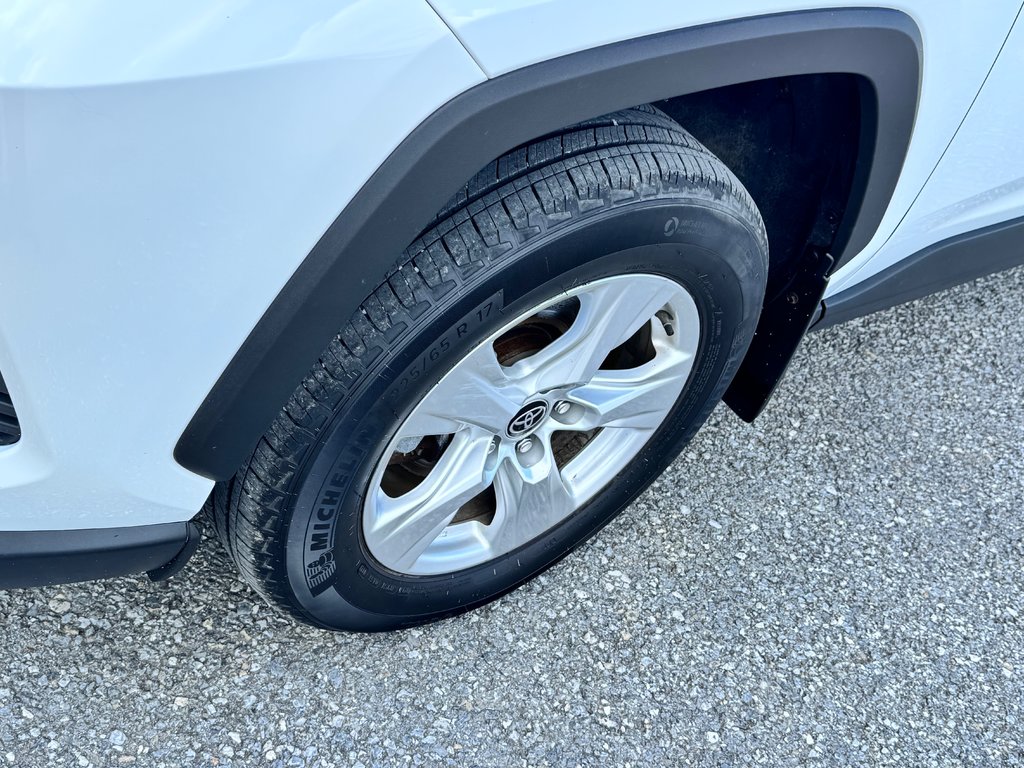 Toyota RAV4 XLE AWD / BAS KILOS / FIABILITÉ LÉGENDAIRE / 2021 à Thetford Mines, Québec - 14 - w1024h768px