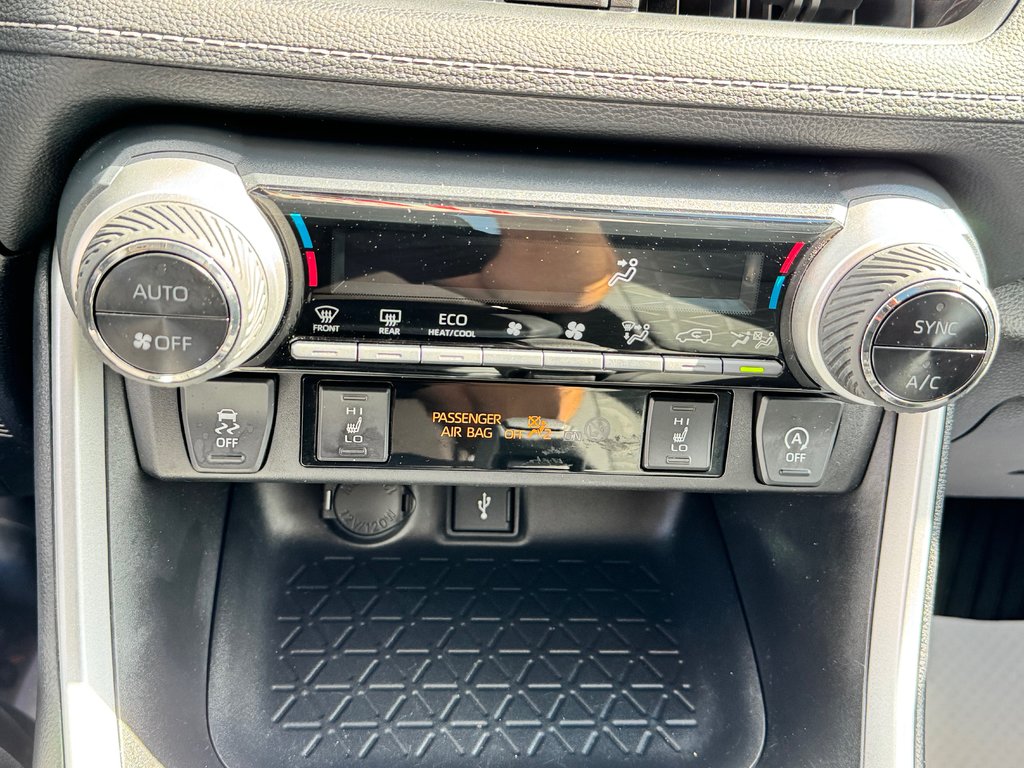 Toyota RAV4 XLE AWD / BAS KILOS / FIABILITÉ LÉGENDAIRE / 2021 à Thetford Mines, Québec - 41 - w1024h768px
