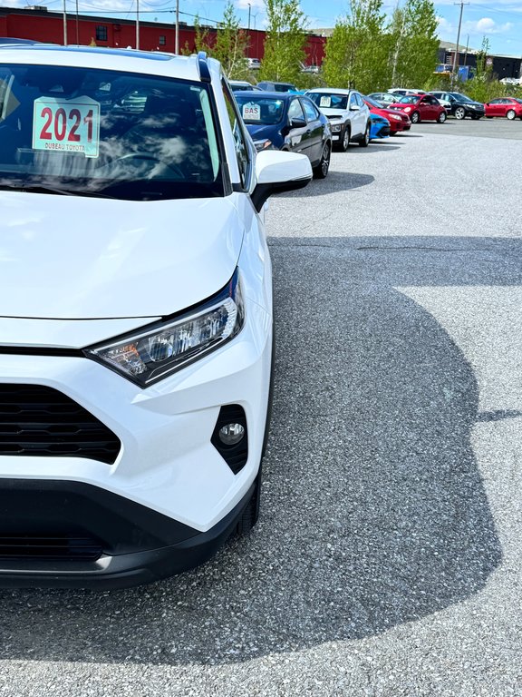 Toyota RAV4 XLE AWD / BAS KILOS / FIABILITÉ LÉGENDAIRE / 2021 à Thetford Mines, Québec - 9 - w1024h768px