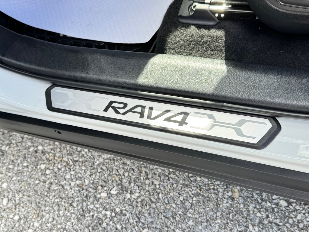 Toyota RAV4 XLE AWD / BAS KILOS / FIABILITÉ LÉGENDAIRE / 2021 à Thetford Mines, Québec - 31 - w1024h768px