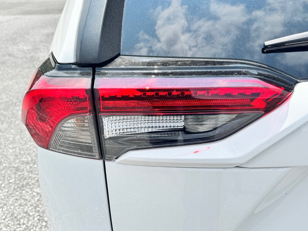 Toyota RAV4 HYBRIDE LE AWD / TRÈS BAS KM / TRÈS ÉCONOMIQUE / 2021 à Thetford Mines, Québec - 21 - w1024h768px