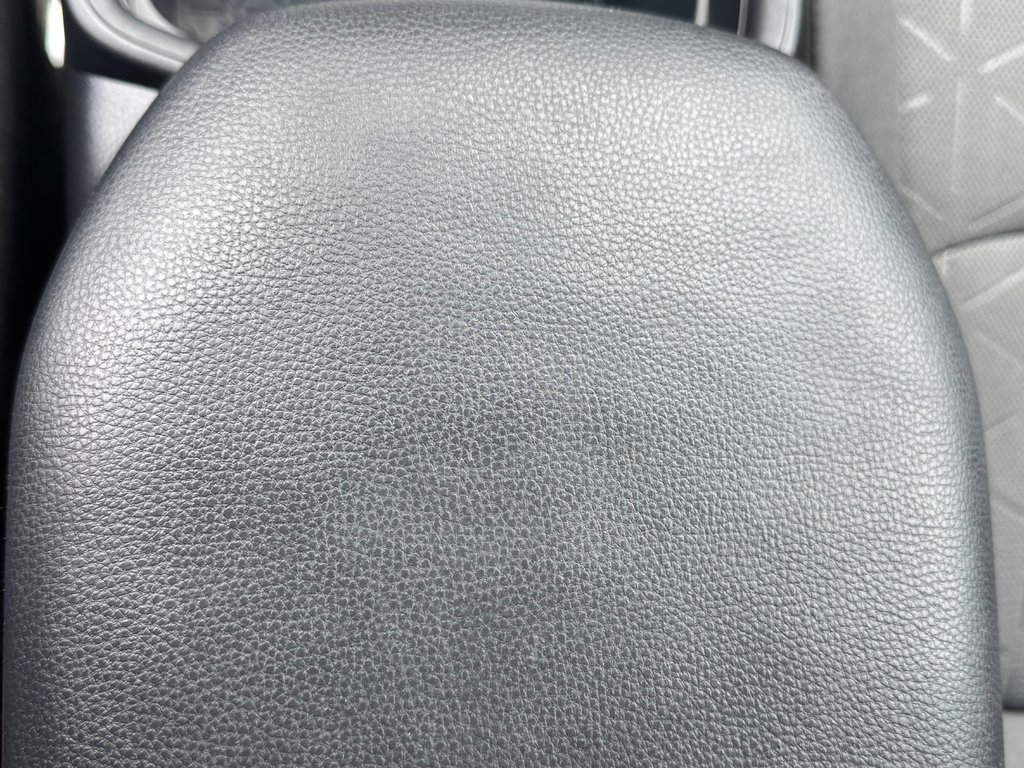 Toyota RAV4 HYBRIDE LE AWD / TRÈS BAS KM / TRÈS ÉCONOMIQUE / 2021 à Thetford Mines, Québec - 48 - w1024h768px