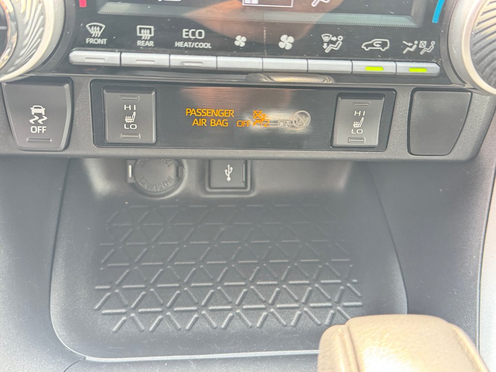 Toyota RAV4 HYBRIDE LE AWD / TRÈS BAS KM / TRÈS ÉCONOMIQUE / 2021 à Thetford Mines, Québec - 42 - w1024h768px