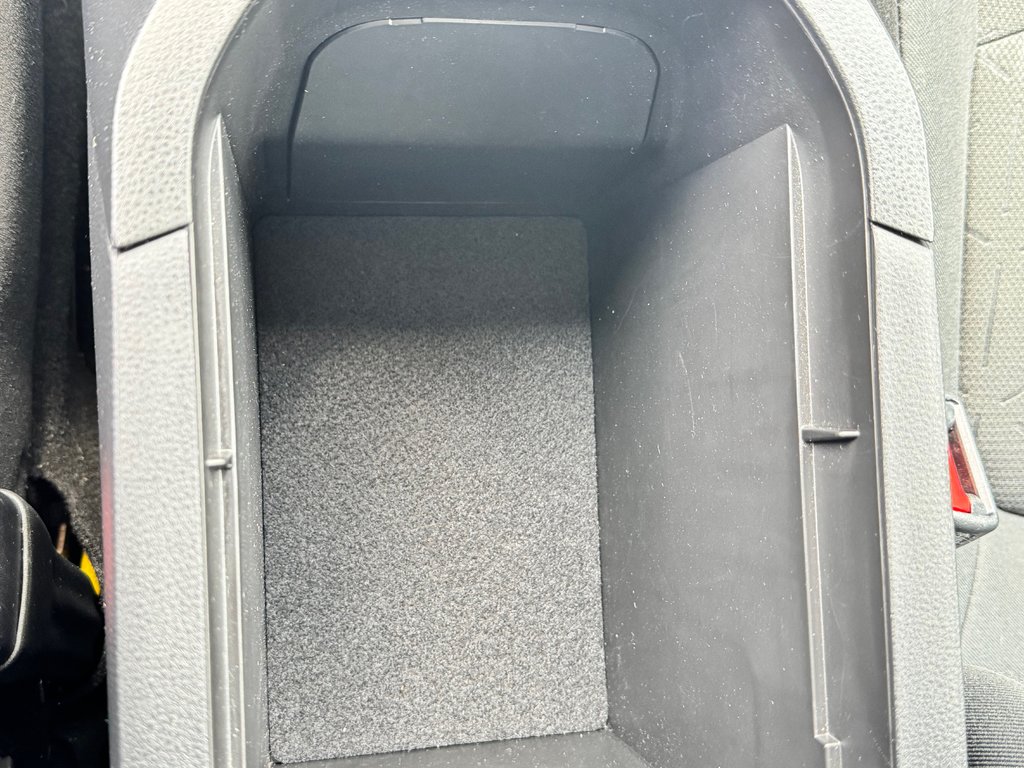 Toyota RAV4 HYBRIDE LE AWD / TRÈS BAS KM / TRÈS ÉCONOMIQUE / 2021 à Thetford Mines, Québec - 49 - w1024h768px