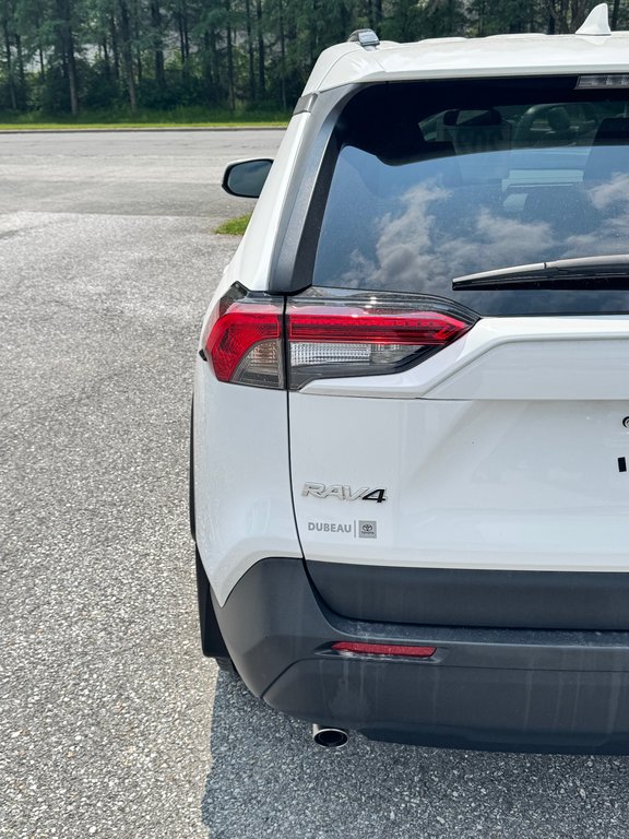 Toyota RAV4 HYBRIDE LE AWD / TRÈS BAS KM / TRÈS ÉCONOMIQUE / 2021 à Thetford Mines, Québec - 20 - w1024h768px