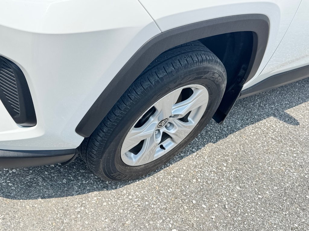 Toyota RAV4 HYBRIDE LE AWD / TRÈS BAS KM / TRÈS ÉCONOMIQUE / 2021 à Thetford Mines, Québec - 13 - w1024h768px