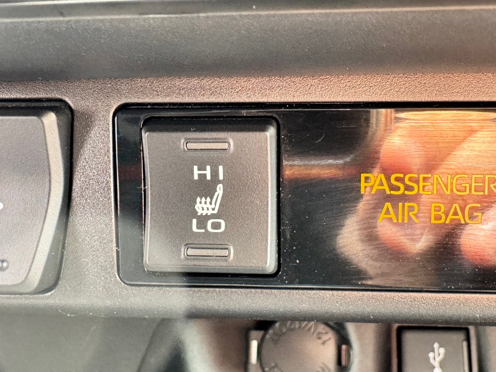 Toyota RAV4 HYBRIDE LE AWD / TRÈS BAS KM / TRÈS ÉCONOMIQUE / 2021 à Thetford Mines, Québec - 43 - w1024h768px