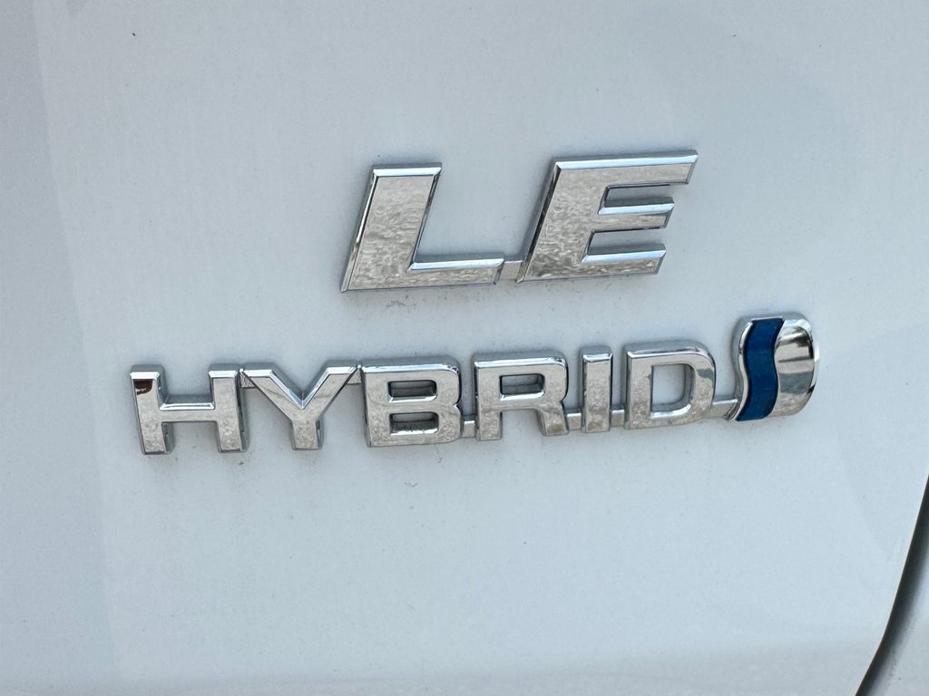 Toyota RAV4 HYBRIDE LE AWD / TRÈS BAS KM / TRÈS ÉCONOMIQUE / 2021 à Thetford Mines, Québec - 23 - w1024h768px