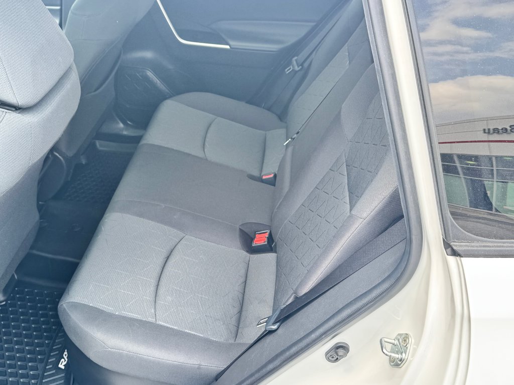 Toyota RAV4 HYBRIDE LE AWD / TRÈS BAS KM / TRÈS ÉCONOMIQUE / 2021 à Thetford Mines, Québec - 52 - w1024h768px