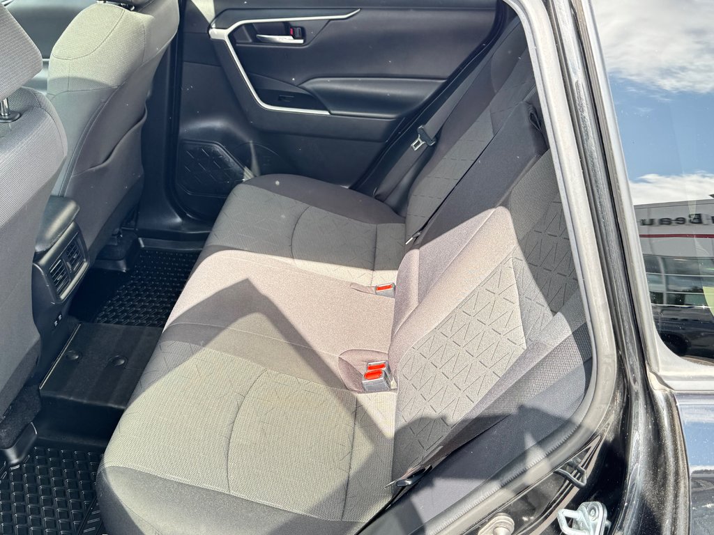 Toyota RAV4 XLE AWD / PEA 22-03-26=100KM / SUPER DEAL / 2021 à Thetford Mines, Québec - 59 - w1024h768px